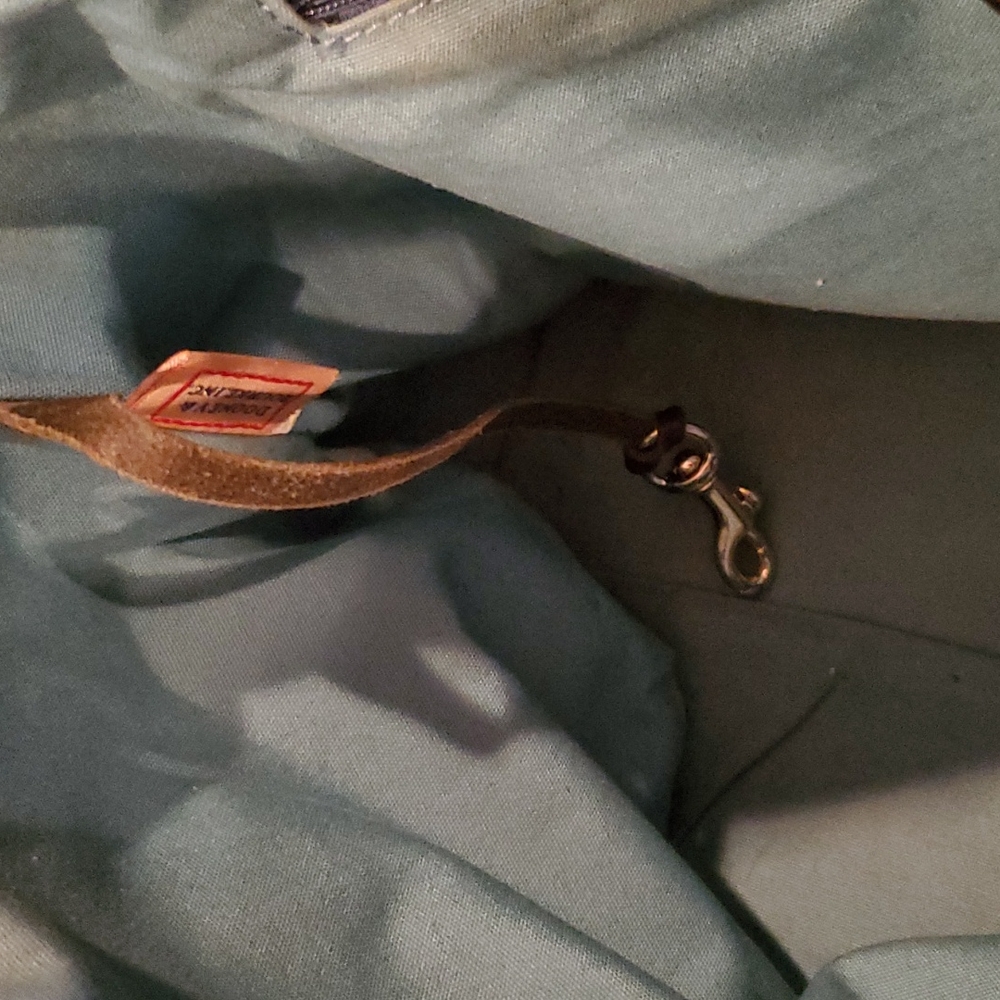 Dooney & Bourke Black Medallion Vintage Tote ✨️Host Pick✨️ - Picture 8 of 13
